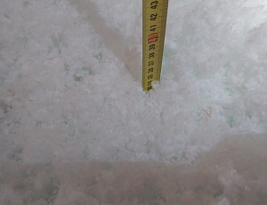 Zateplení stropu budovy se sedlovou střechou pomocí foukané izolace 